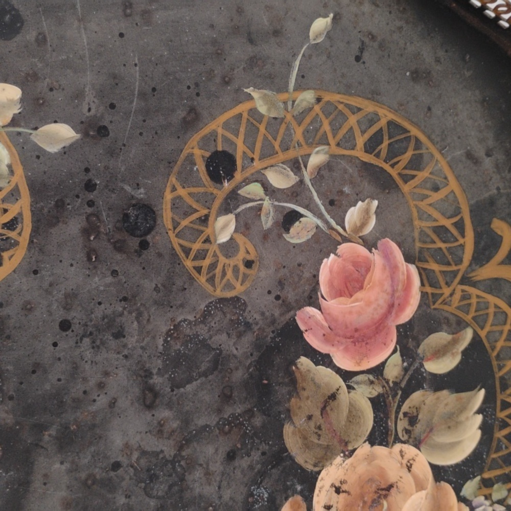Vintage Hand-Painted Floral Tole Tray by Mariam Walker – 21" Black & Gold Metal - Picture 4 of 12